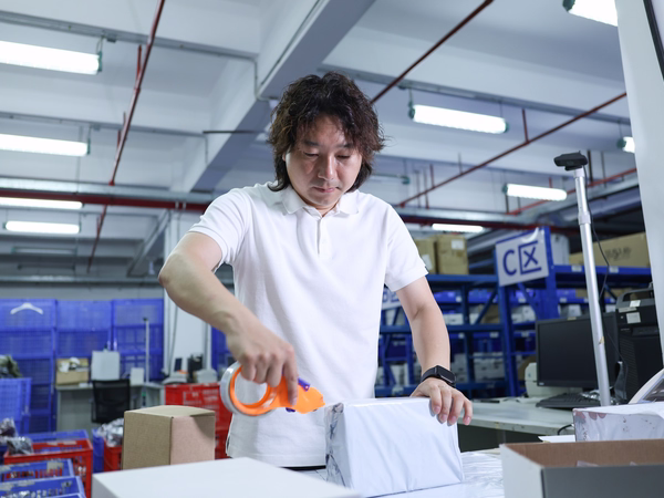 Packaging check before sealing ecommerce fulfillment parcels