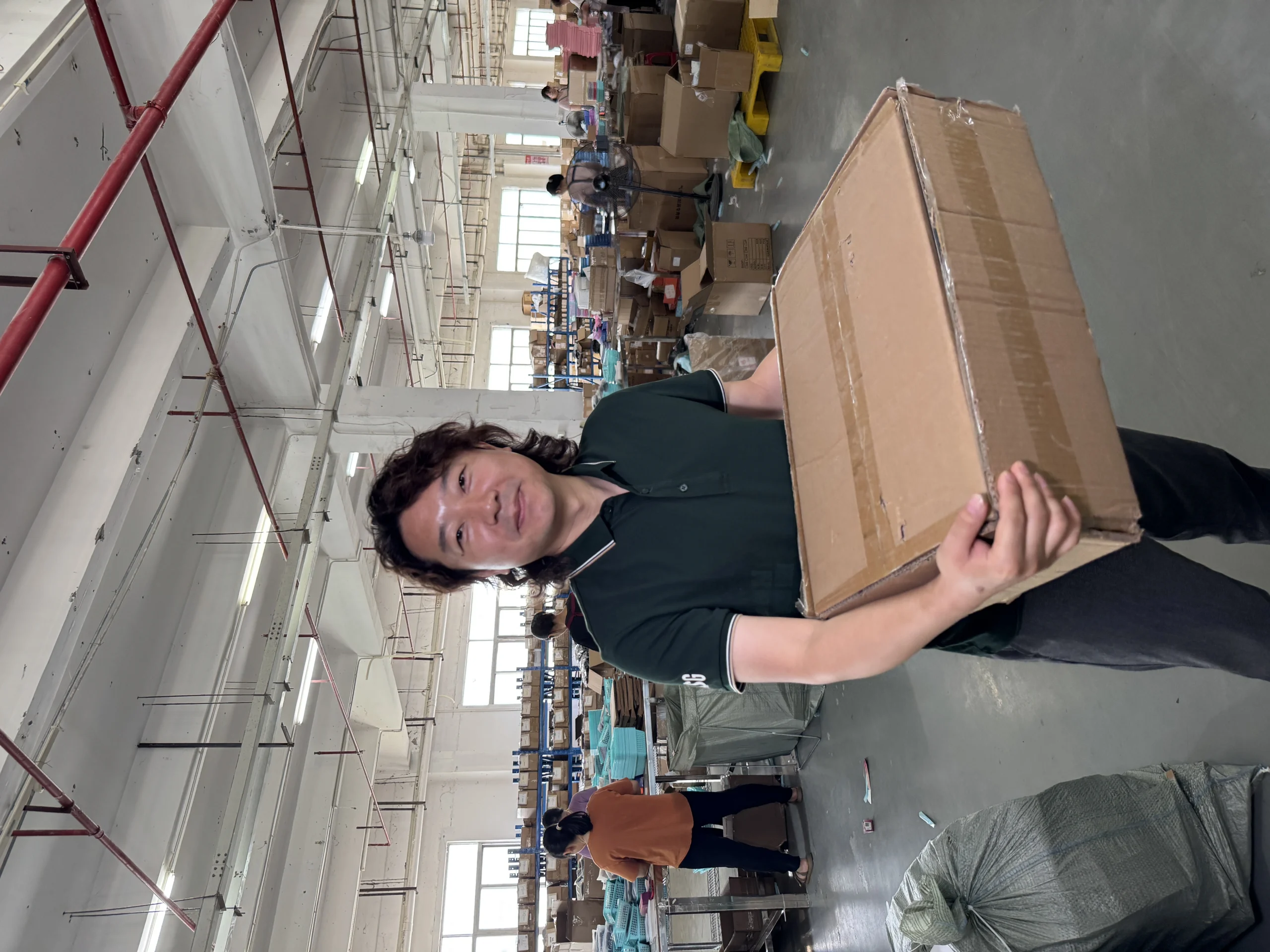 Warehouse handover context during an operations transition