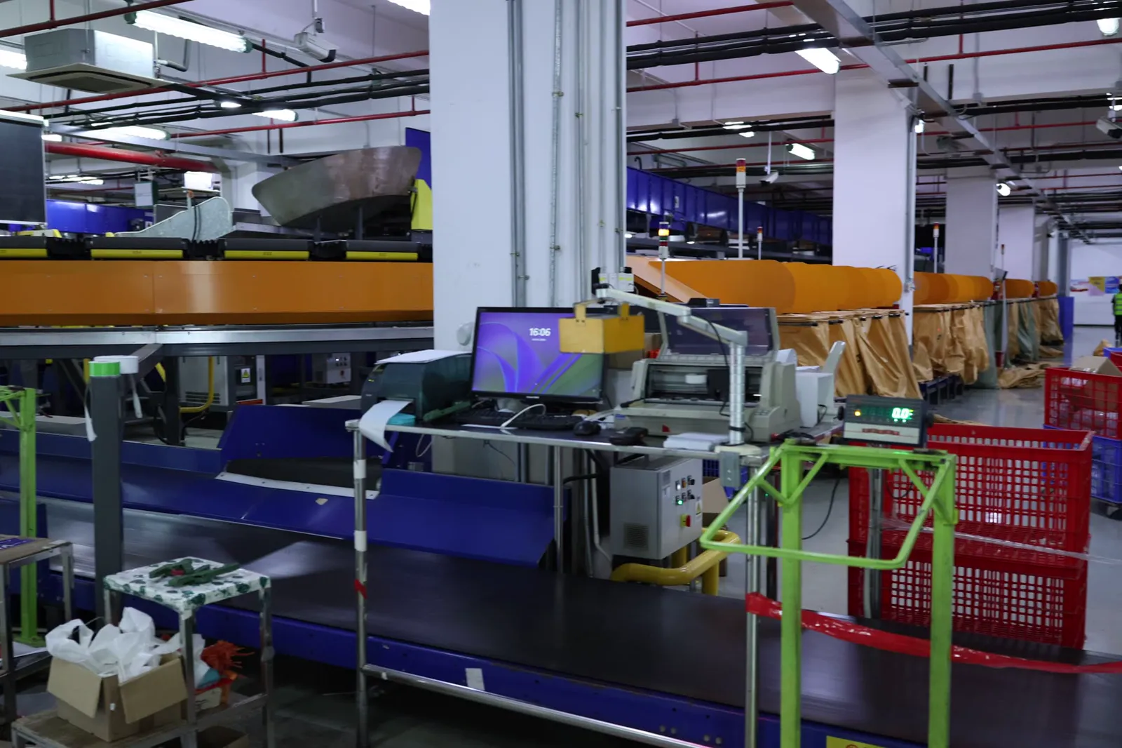 Sorting station beside the outbound conveyor in the ASG fulfillment center